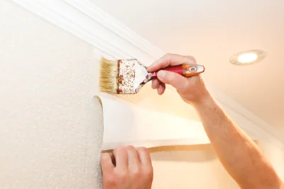 Pose de papier peint à Véranne — revêtements muraux et toiles de verre